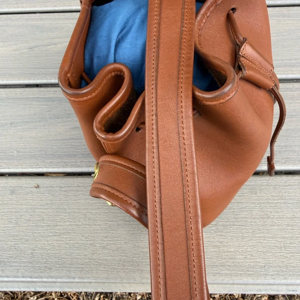 Vintage Coach Legacy Lula Bucket Bag in British Tan - Picture 15 of 16